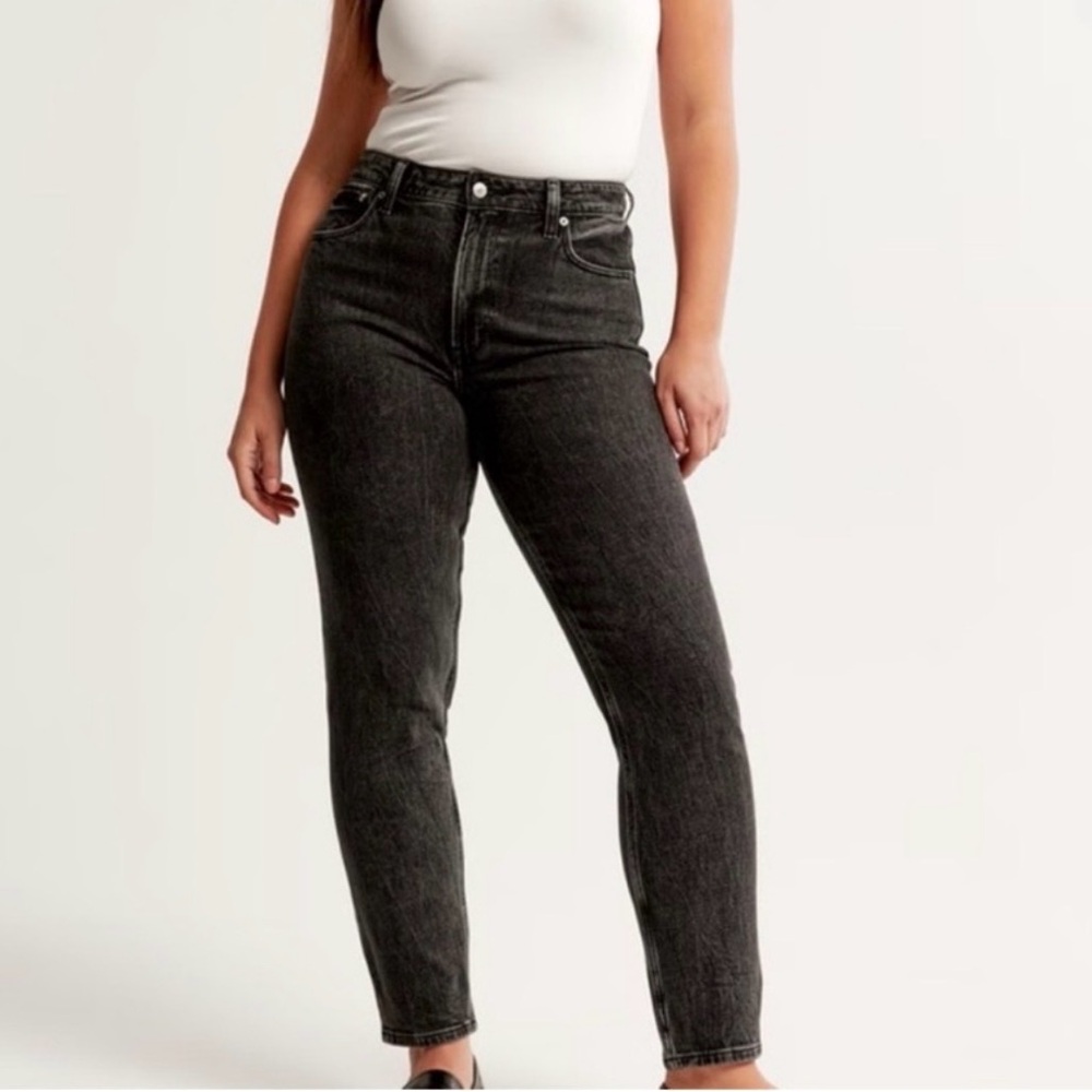 Abercrombie & Fitch Black High Rise Women Jeans 
These are size 6s. (short)